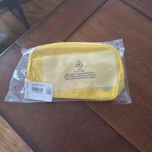 NWT Lululemon Everywhere Belt Bag Utility Yellow UTYL 1L LU9BG1S
